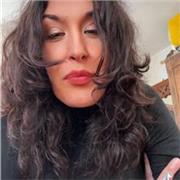 Sei alla ricerca di una insegnante allegra, dinamica per fare i compiti?